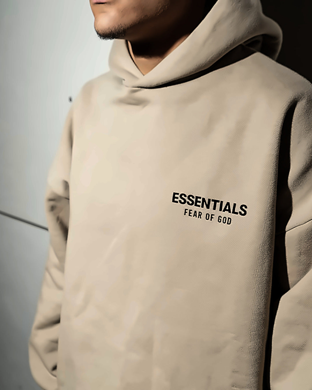 Bluza Essentials Fear of God Fleece II Hoodie Desert Sand — logo na piersi