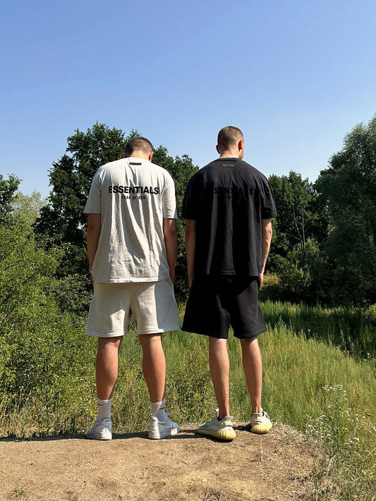 Letni set Essentials Fear of God Stretch Limo — koszulka i szorty na modelach, sesja NWK Store