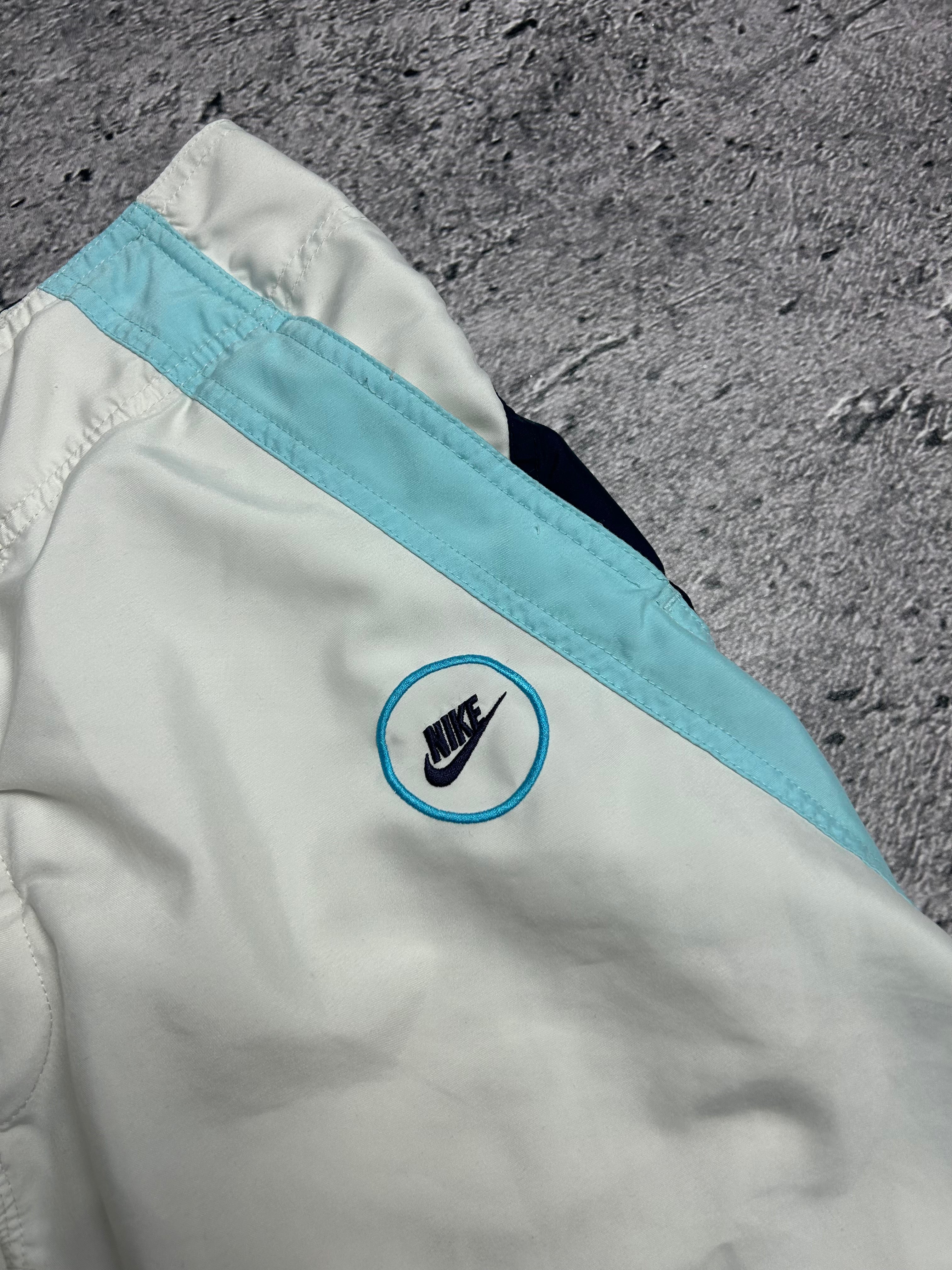 Biało Niebieskie Vintage Shorty Nike 00s Rozmiar M