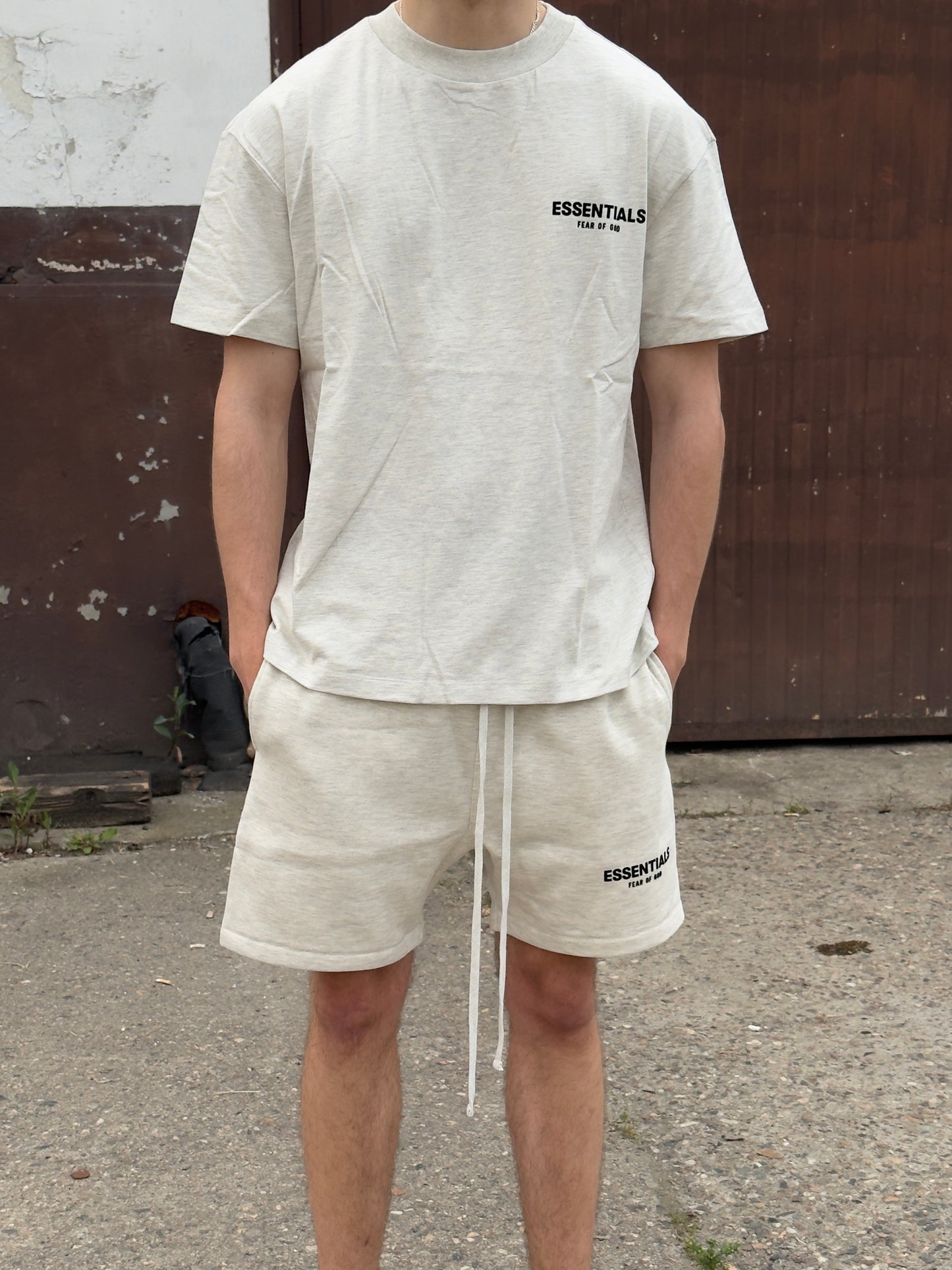 Letni set Essentials Fear of God SS22 Light Oatmeal — koszulka + szorty