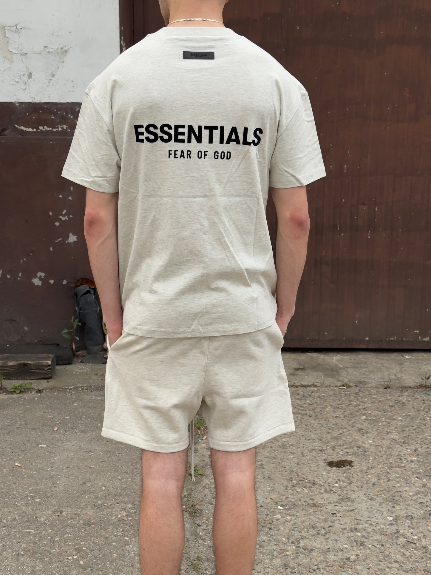 Letni set Essentials Fear of God SS22 Light Oatmeal — koszulka + szorty