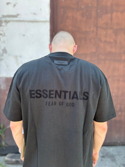 Koszulka Essentials Fear of God SS22 Stretch Limo na modelu — tył, oversize