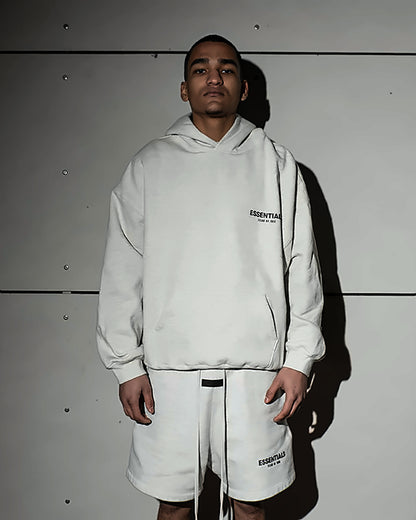 Komplet Essentials Fear of God Light Oatmeal — bluza + szorty — na modelu