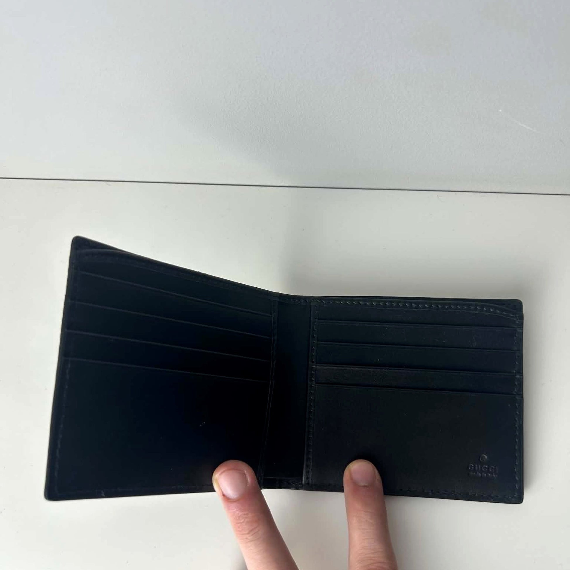 Gucci Signature Bi-Fold Wallet 3
