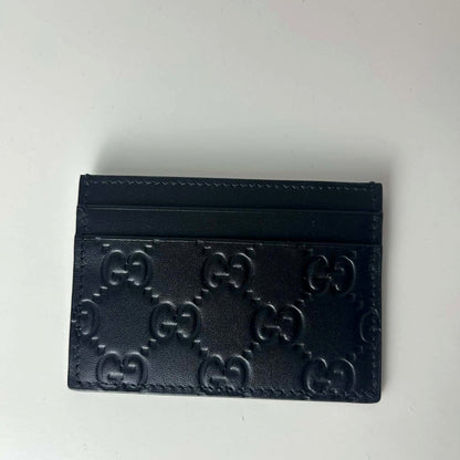Etui na karty Gucci Signature — przód, duże tłoczone logo GG