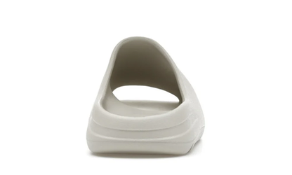 Klapki YZY YS-01 Yeezy Slide Cream / Bone — widok od tyłu